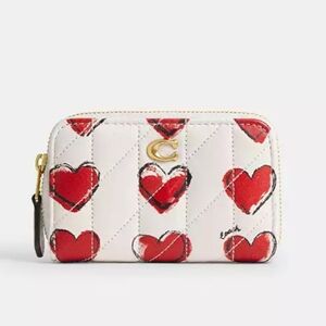 Coach Essential Small Zip Around Card Case With Quilting And Heart Print